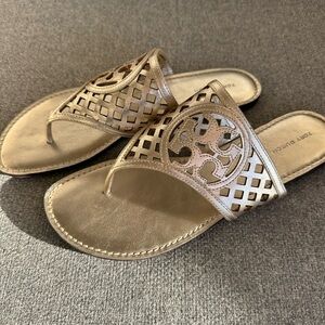 NEW Tory Burch Thatched Perf Thong Kimptom BR Spark Gold Sandals Size 9